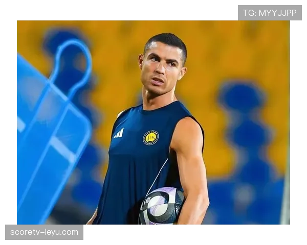 菲利克斯训练结束直接开豪车走人，跟普通人根本不是一个世界